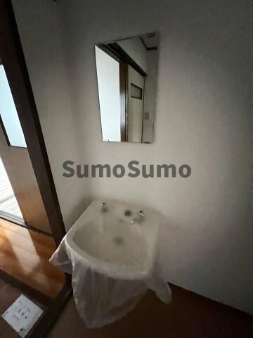 物件内観写真9　(独立洗面台あり、毎朝おしゃれに忙しい女性の方におすすめです)