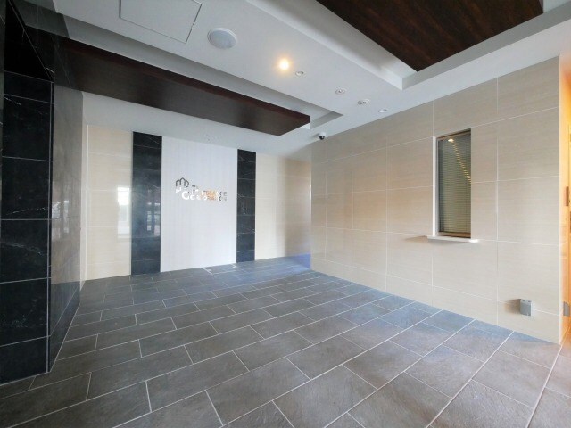 物件外観写真3　(ゆとりのあるロビーです)