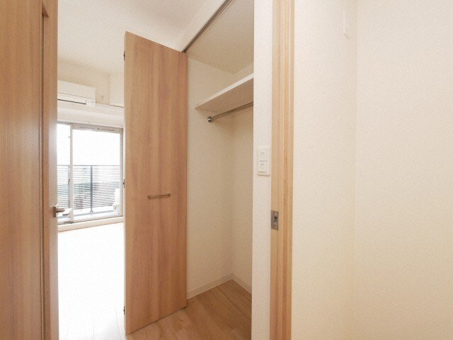 物件内観写真12　(たっぷりとした収納スペースです)