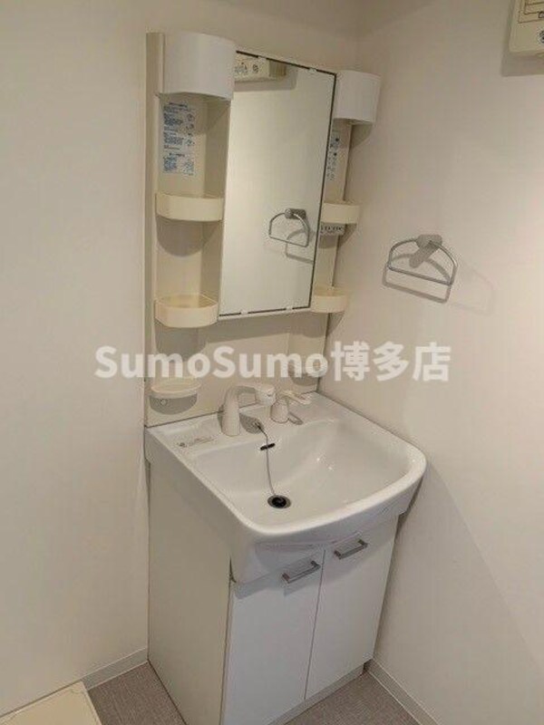 独立洗面台