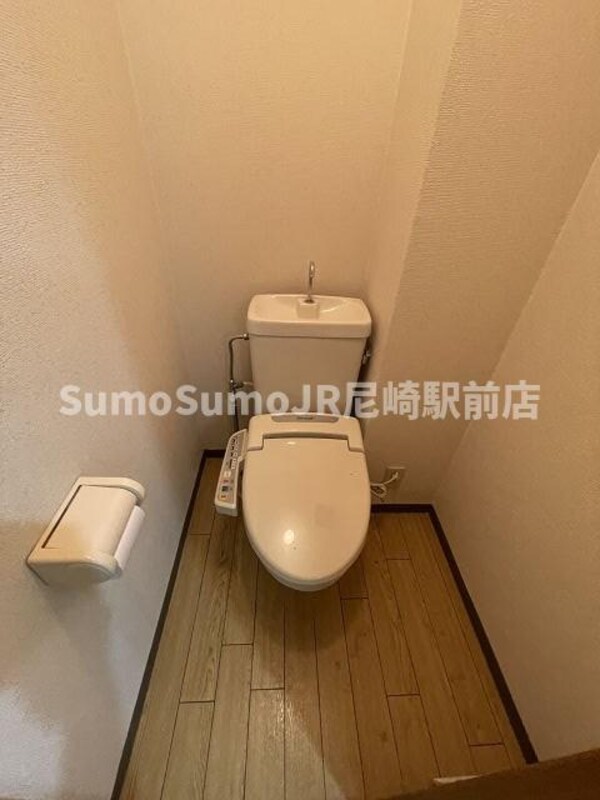 トイレ(落ち着いた色調のトイレです)