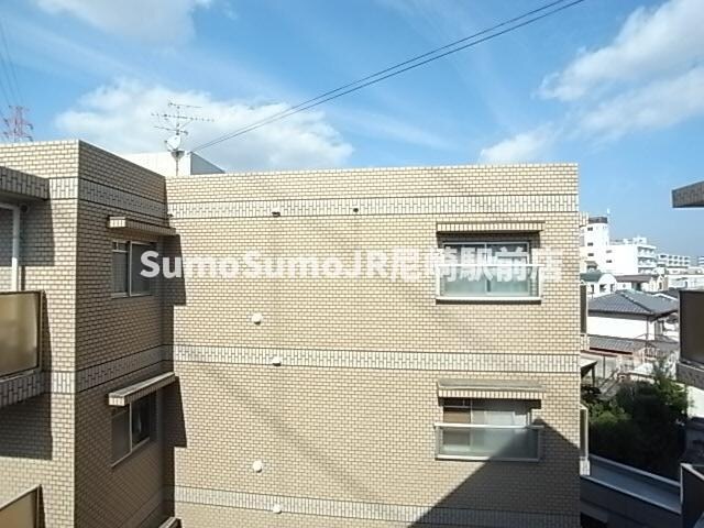 物件内観写真13　(外観は落ち着いています)