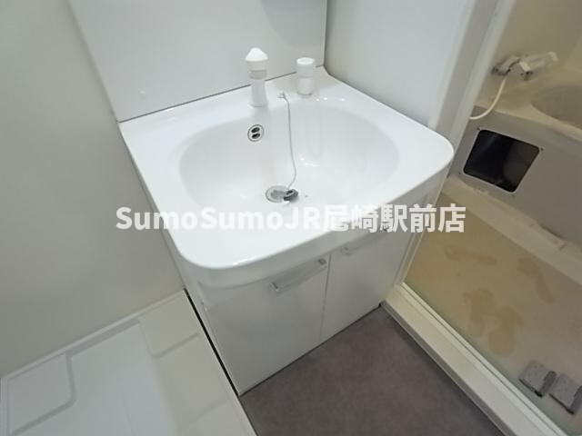 物件内観写真17　(独立洗面台、朝の身支度には欠かせません)