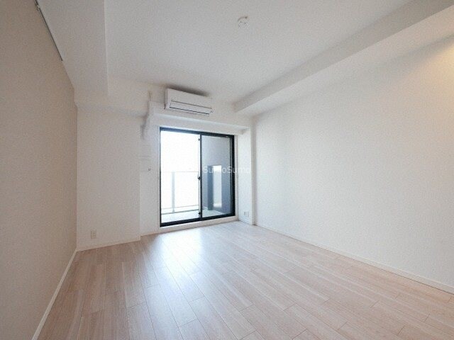 物件内観写真7　(開放的な寝室です)