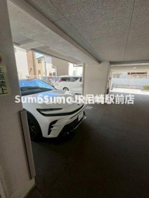 駐車場(車をお持ちの方に嬉しい駐車場付きの物件です)