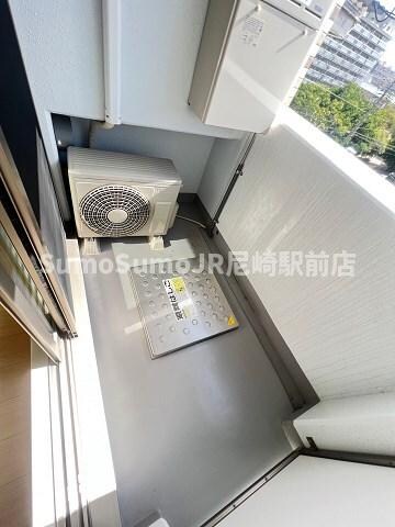 物件内観写真8　(開放的で明るい空間を演出してくれるバルコニーです)