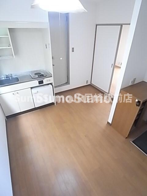 物件内観写真5　(おしゃれな居間です)