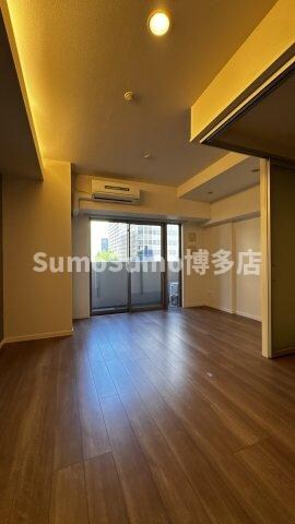 物件内観写真9　(おしゃれな居間です)