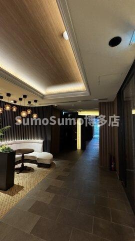 物件外観写真6　(落ち着いたロビーです)