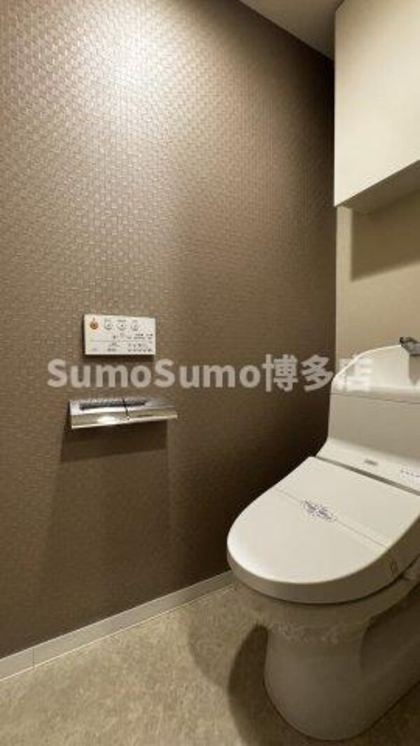 トイレ(落ち着いた色調のトイレです)