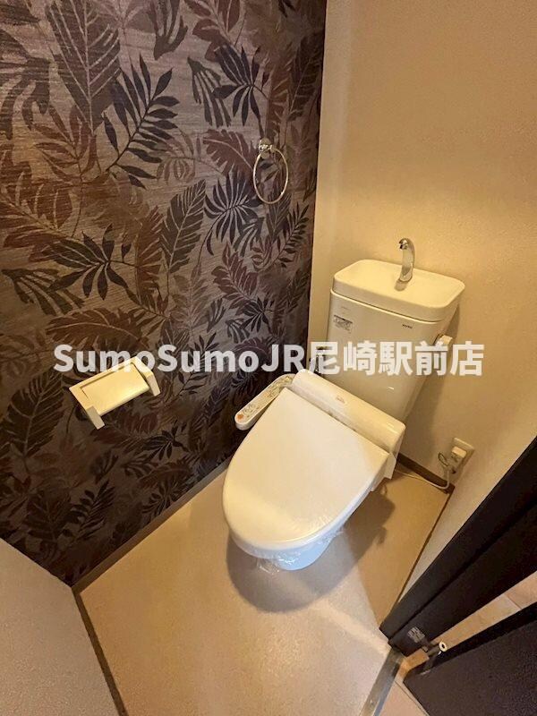 トイレ(落ち着いた色調のトイレです)