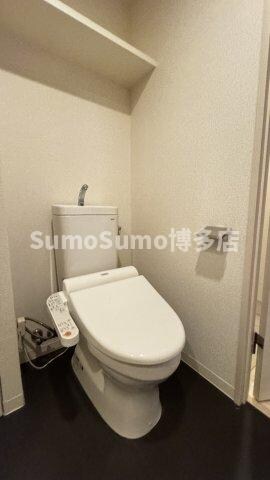 物件内観写真12　(落ち着いた色調のトイレです)