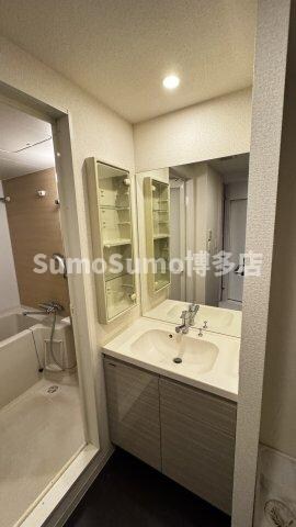 物件内観写真13　(使いやすい独立洗面台です)