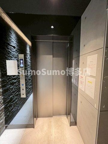 物件内観写真25　(明るい玄関です)