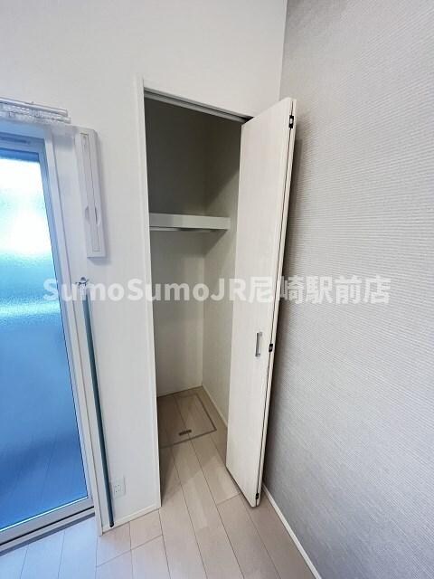物件内観写真8　(収納豊富です)