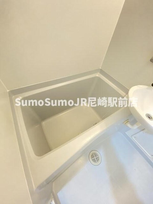 浴室(コンパクトで使いやすいお風呂です)