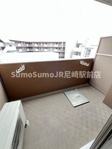 物件内観写真10　(暖かな日差しのふりそそぐバルコニー)