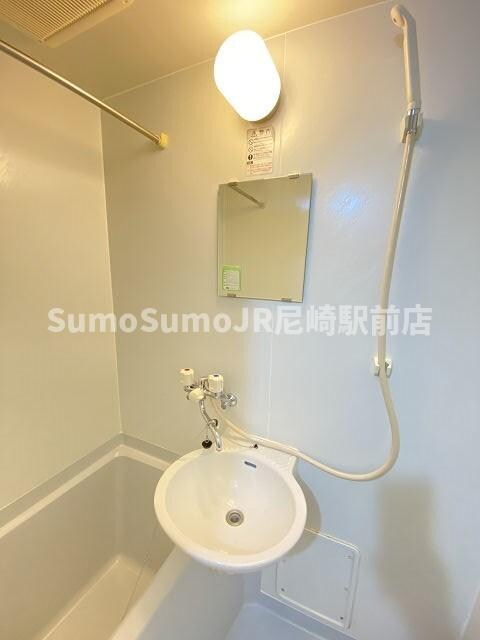 物件内観写真11　(忙しい朝には欠かせない洗面所です)