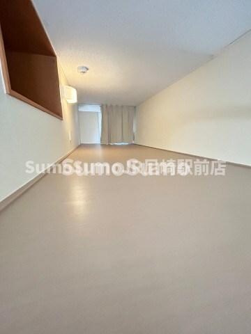 物件内観写真7　(開放的な寝室です)