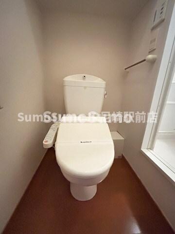 物件内観写真10　(落ち着いた色調のトイレです)