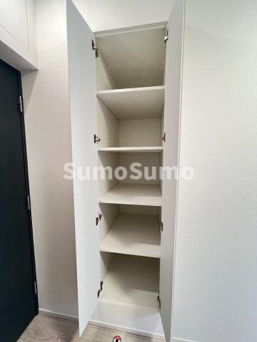 物件内観写真19　(便利な収納スペースです)