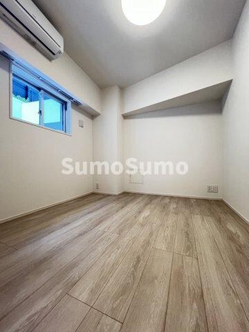 物件内観写真20　(開放的な寝室です)