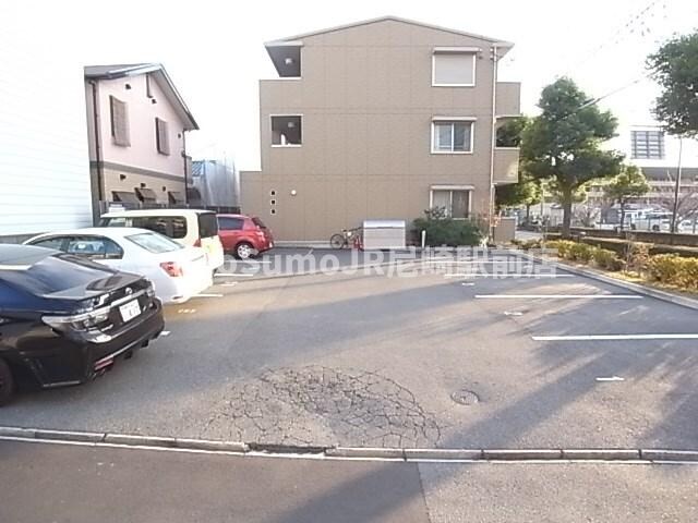 物件外観写真2　(駐車場があります)