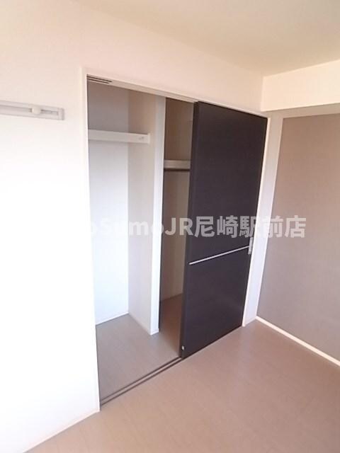 物件内観写真12　(大きなスペースがあり、収納には困りません)