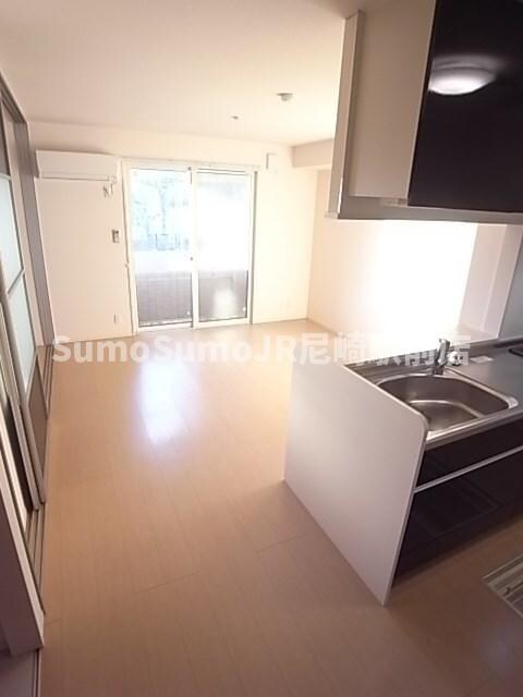 物件内観写真19　(こちらの居間で趣味の時間をお楽しみください)