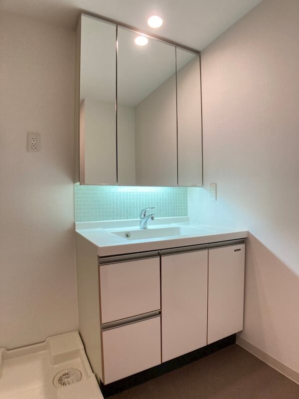 物件内観写真10　(忙しい朝には欠かせない洗面所です)