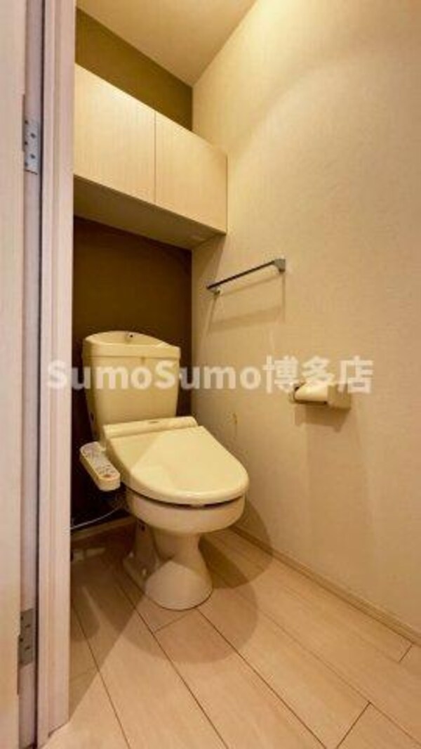 トイレ(落ち着いた色調のトイレです)