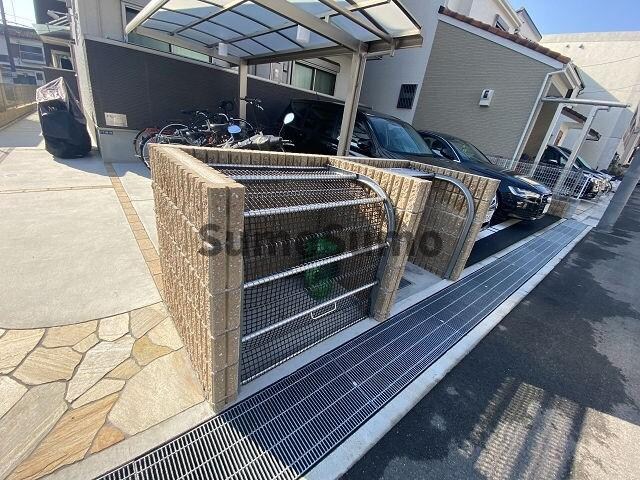 物件外観写真2　(外はこのようになっています)