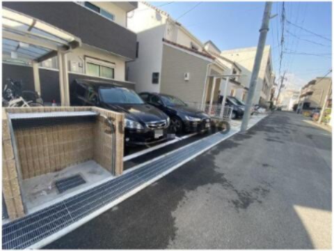 物件外観写真3　(駐車場に車を止められます)