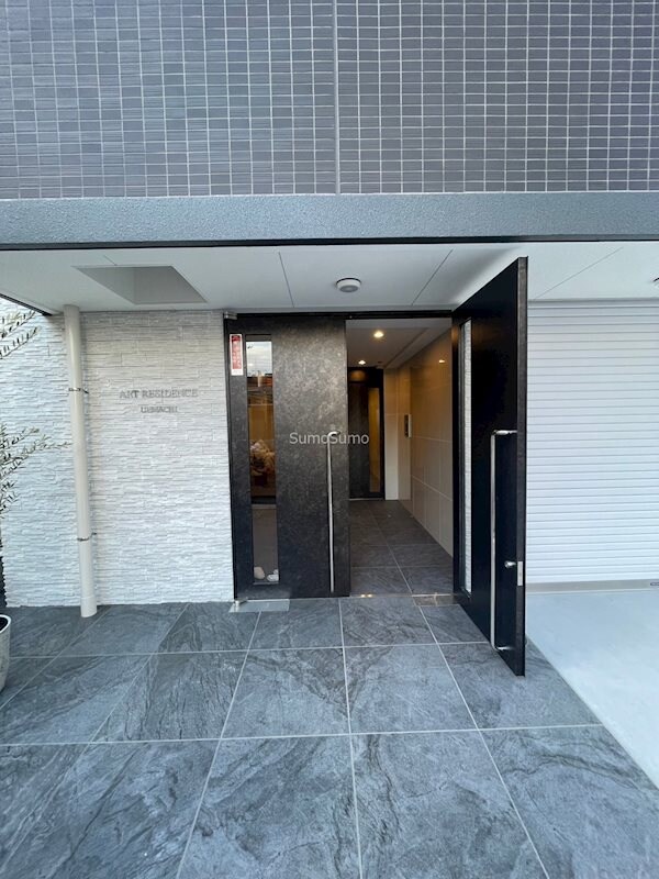 物件外観写真2　(エントランスです)