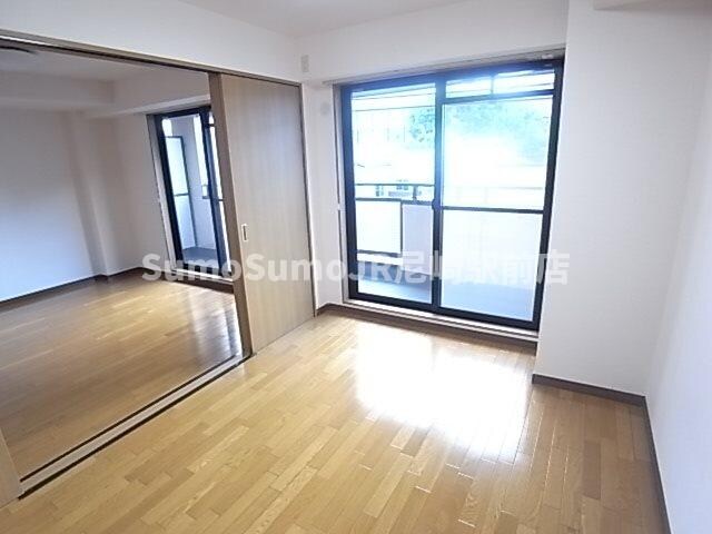 物件内観写真5　(使い勝手のいい寝室です)