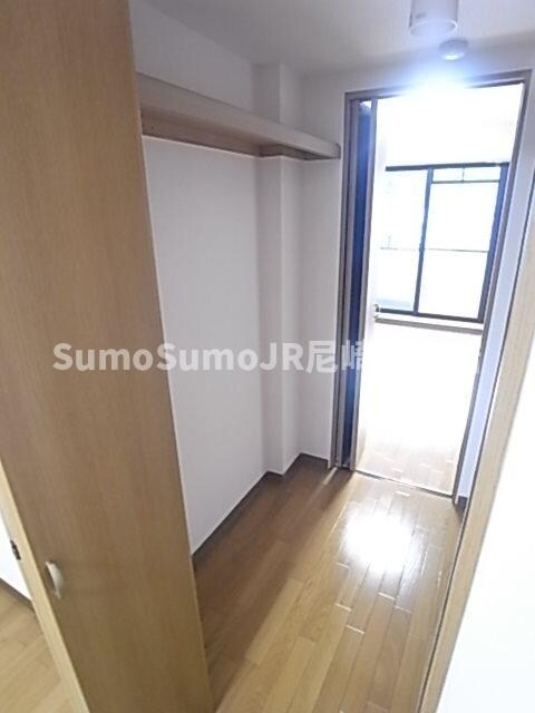 物件内観写真11　(ちょっとした収納スペースも充実しています)