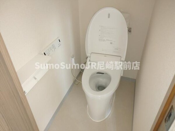 トイレ(落ち着いた色調のトイレです)