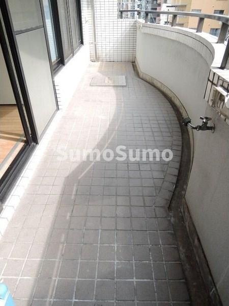 物件内観写真8　(外からの目が気にならないバルコニーで洗濯物が干せます)