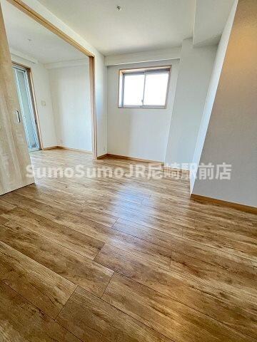 物件内観写真16　(ゆったりとしたリビングです)