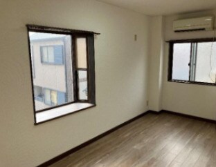 物件内観写真2　(ゆったり過ごせる居間です)