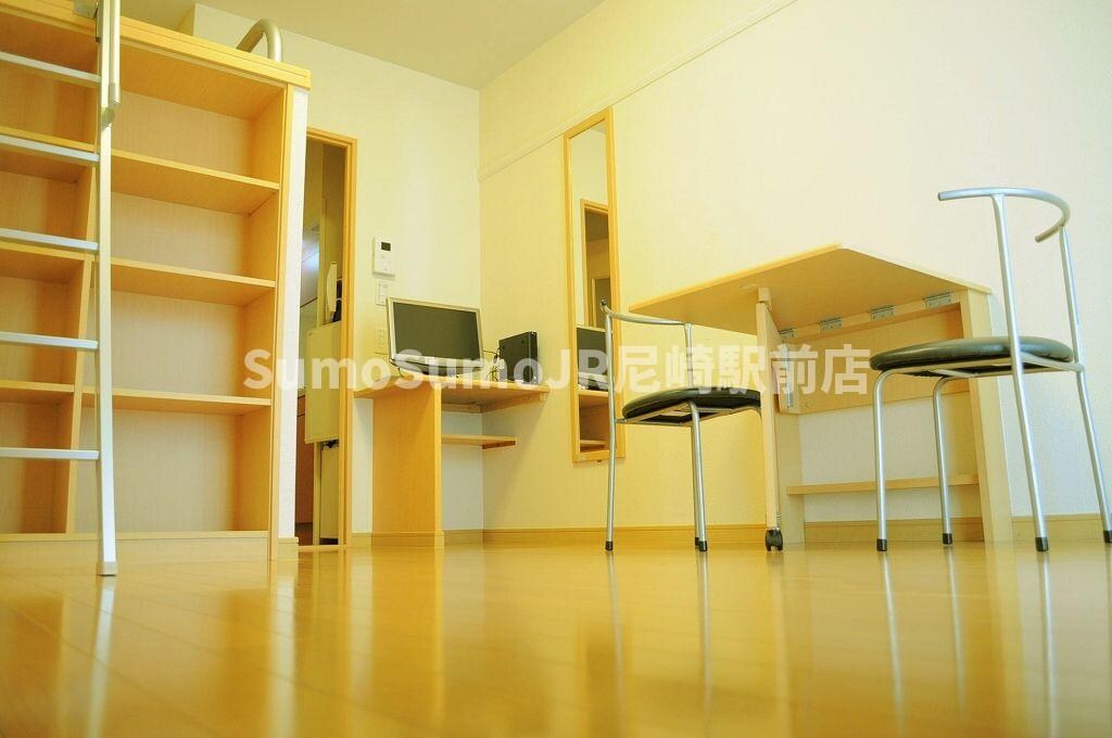 物件内観写真4　(コンパクトで使いやすい洋室です)