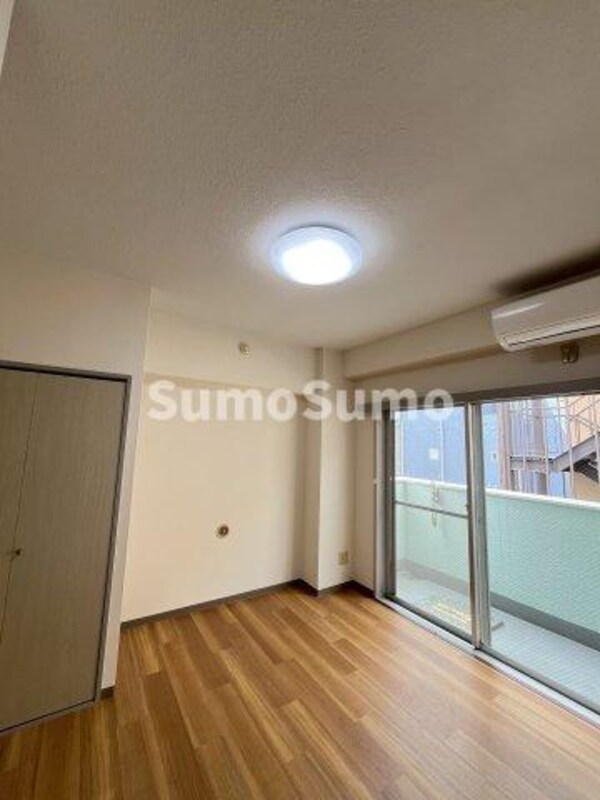 寝室(落ち着いて過ごせるお部屋なので、寝室にいかがでしょうか)