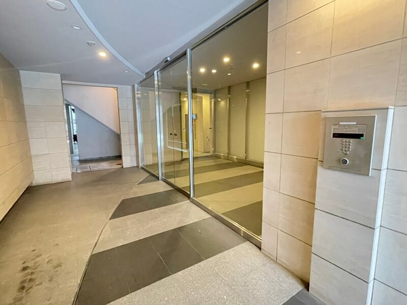 物件外観写真2　(建物の内部です)