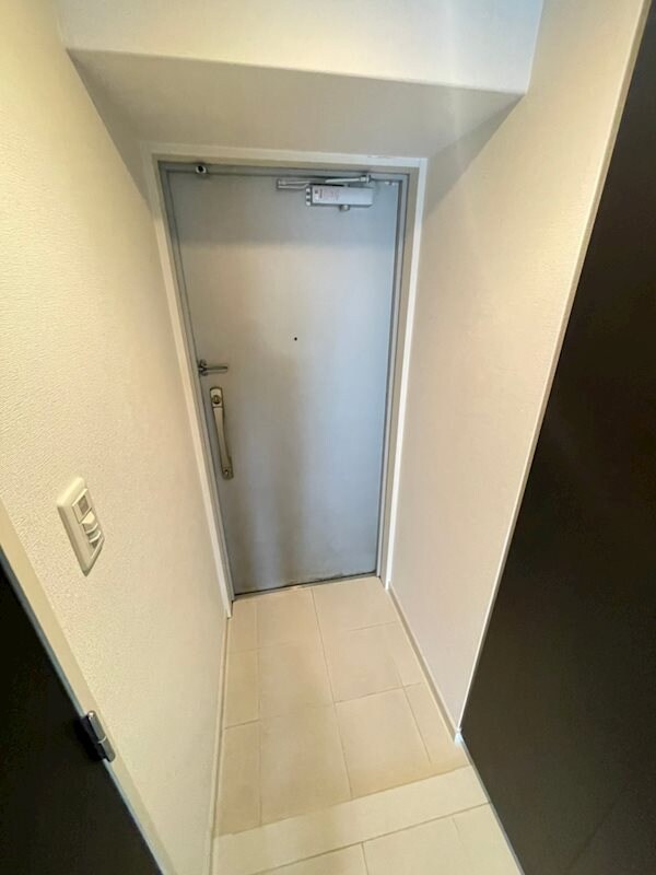 物件内観写真5　(明るい玄関です)