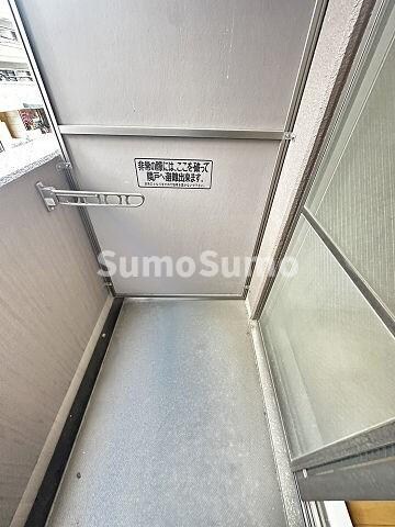 物件内観写真10　(外からの目が気にならないバルコニーで洗濯物が干せます)