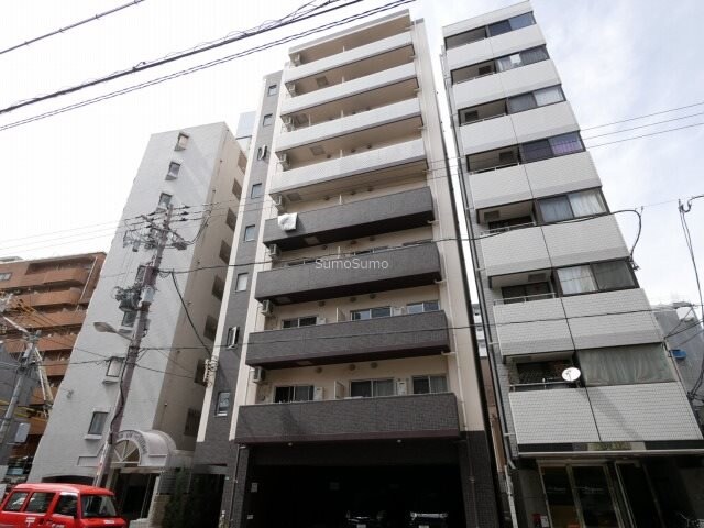 物件外観写真1　(外観は落ち着いています)