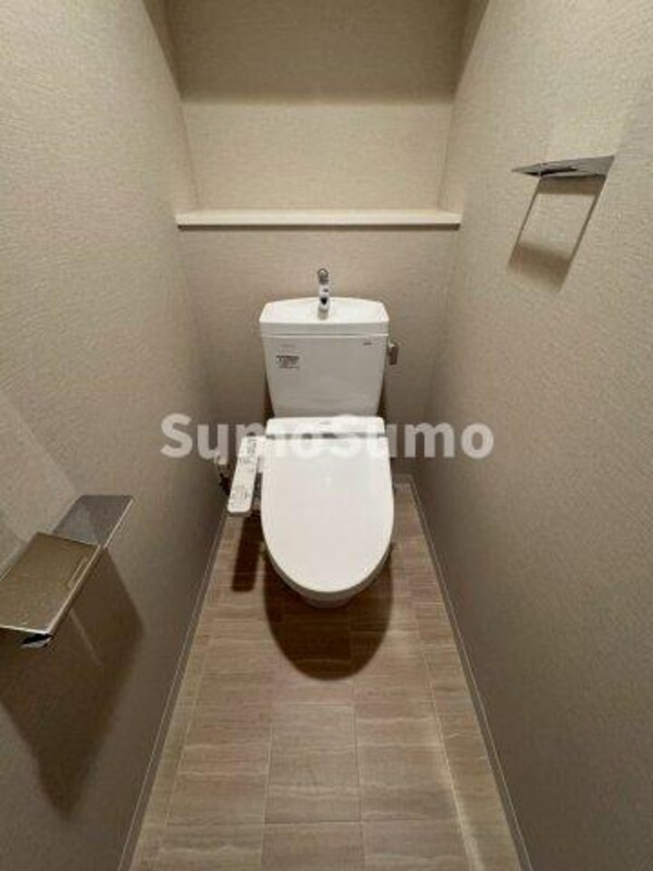 トイレ(落ち着いた色調のトイレです)
