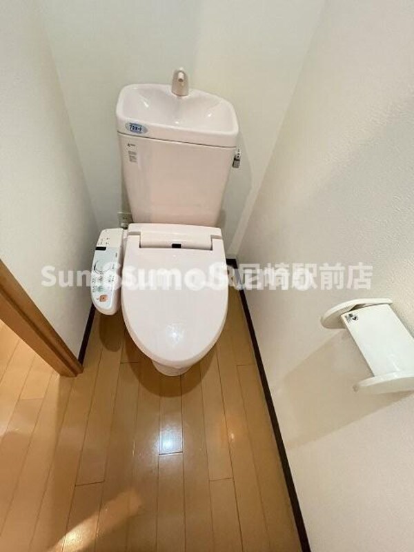 トイレ(落ち着いた色調のトイレです)