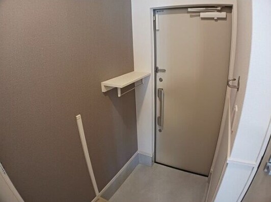 物件内観写真2　(落ち着いた玄関です)