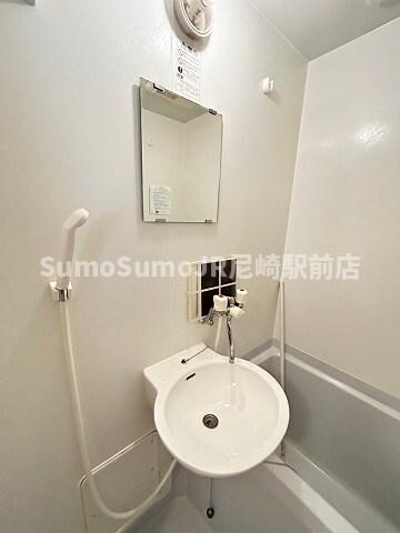 物件内観写真9　(忙しい朝には欠かせない洗面所です)